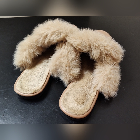 Tan faux fur lined indoor outdoor slippers - Picture 3 of 6